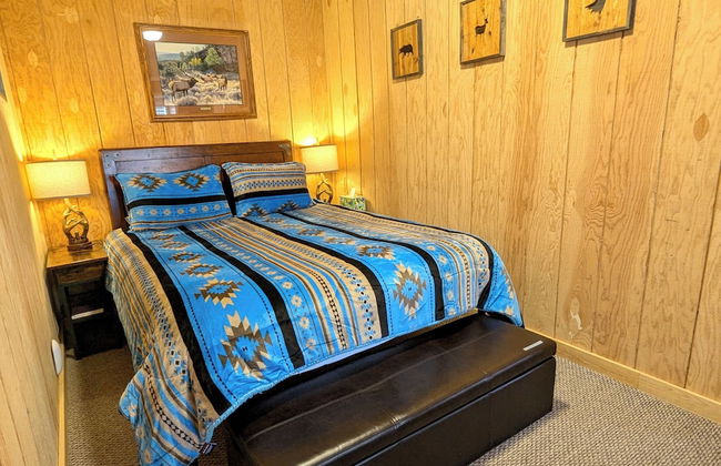 Yellowstone's Treasure Cabins - Photo 40