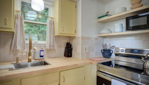 The Zen Den Peaceful Cottage with Mountain Views - Foto 3, stove