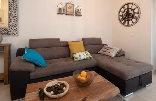 Amazing Two Bedroom Apartment in Los Flamingos, Marbella - Photo 23