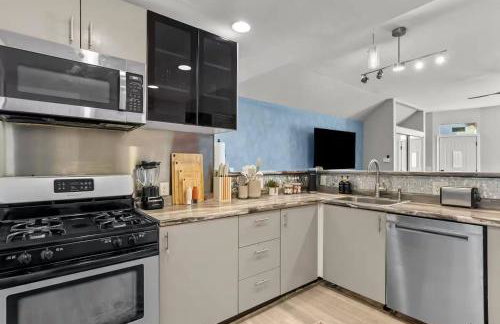 Boutique Studio Hideaway Near Forest Park - Photo 5