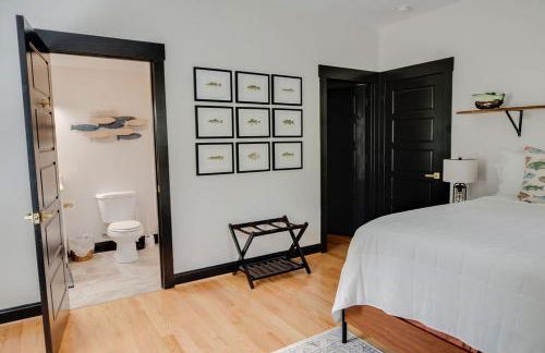 Luxurious Lake Front Estate, Sleeps 20, Game Room and Pet Friendly - Foto 26