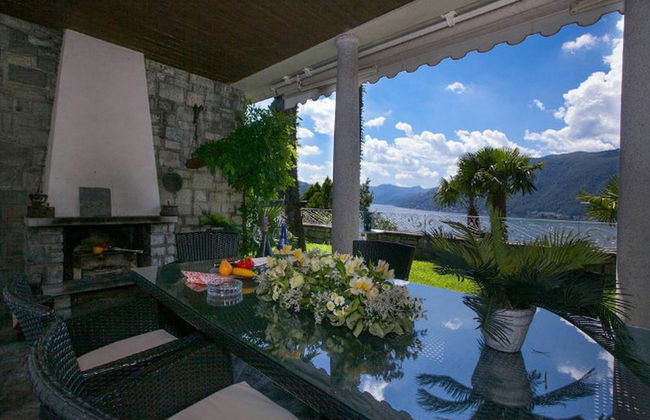 Villa in Bissone with swimming pool and garden - Photo 24