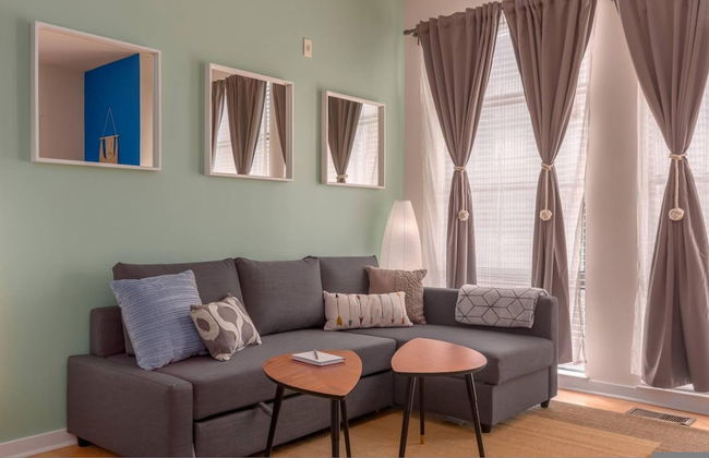 Vibrant 2-Story Apartment with Apple TV - Foto 10