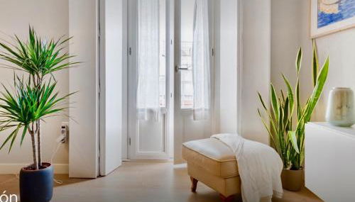 Diseño y confort junto a la catedral - Foto 5