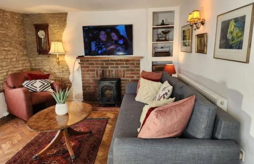 Swan Cottage 2-Bedroom-Netflix-Parking-Nature-Canal - Photo 16