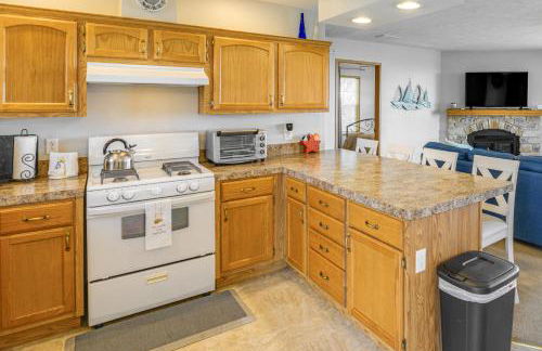 Lake View Dog-Friendly Home with Yard and Fire Pit! - Photo 6