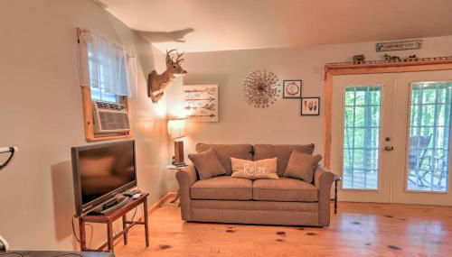 Rustic Briceville Cabin with Porch Tucked in Forest! - Foto 5