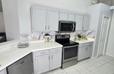 Pool house Best location in Wesley Chapel - Photo 57