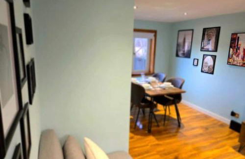 Super luxury 2 bedroom, full house sleep 5 with garden & parking close to airport - Foto 43