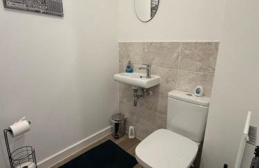 Stylish 4 Bedroom Home Perfect for Families - Foto 18