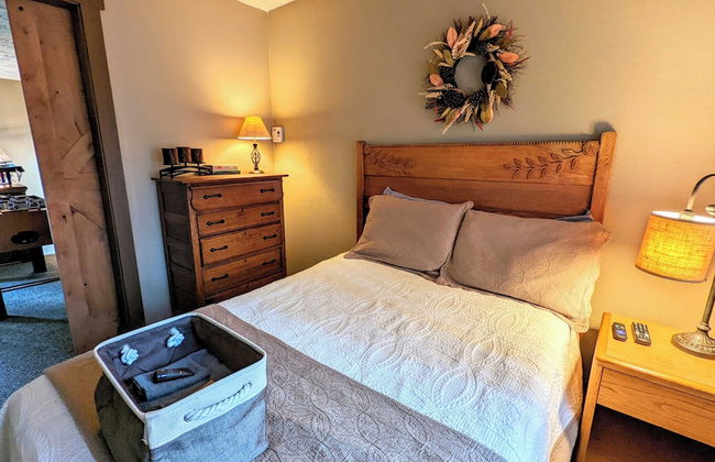 Frost Hollow by Avantstay Deck w/ Grill, Game Room Loft - Photo 17