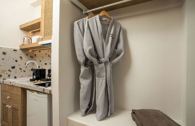 Stay Helios - Aparts & Pool Suites - Photo 38