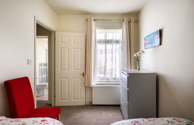 2 b&b 40 Percent off Weekly Half Price Monthly - Photo 4