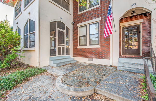 Bluemoon Bungalow 2 Units - Photo 32