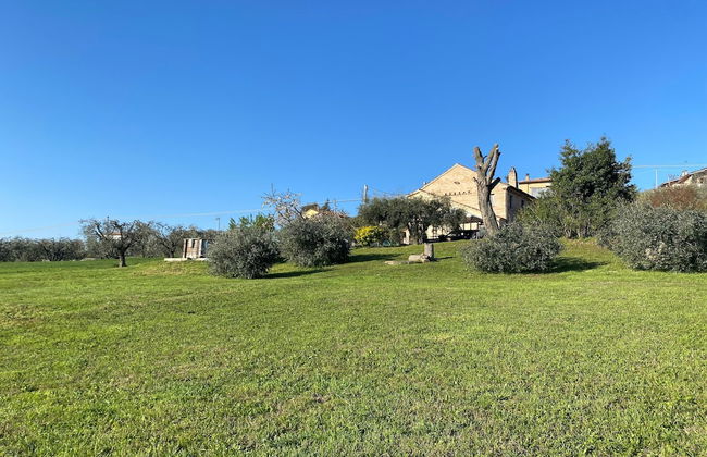 Charming 2-bed Apartment in Petritoli - Photo 2