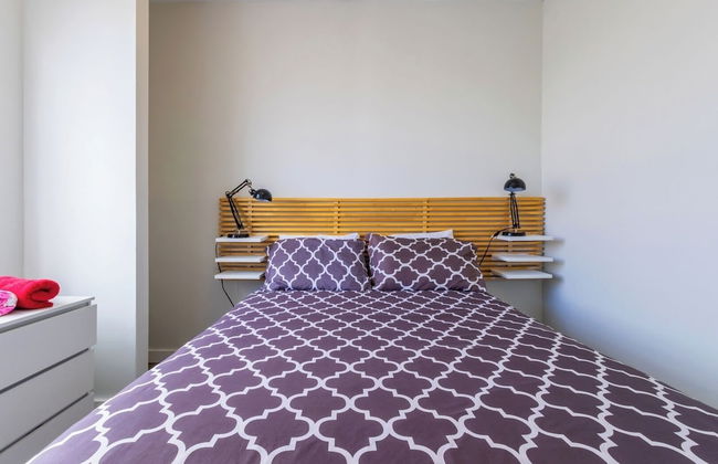 Coastal 2BR Escape | Walk to Beach & 2 Queen Beds - Foto 35