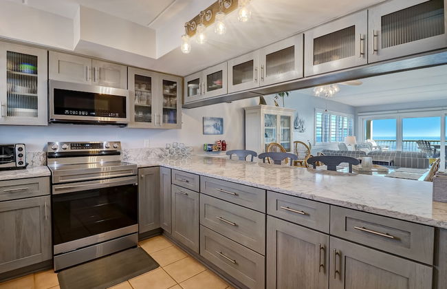 Beach Condo Miles-long Views Sand and Sea, Access to Private Fishing Pier by RedAwning - Foto 9