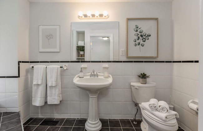 Homey & Elegant 3-bedroom House in the Annex - Foto 23