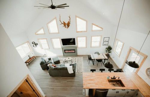 New Cabin Pet Friendly With A Game Room And King Beds - Foto 47