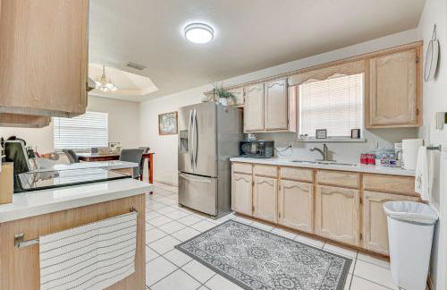 Pet-Friendly San Juan Home with Private Yard and Grill - Foto 16