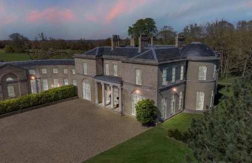 Beccles Georgian Mansion l 9 Bedrooms, Hot Tub & Parkland - Foto 3