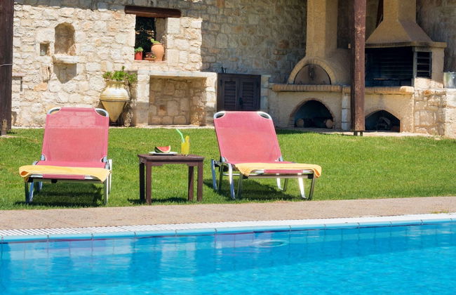 Villa in Tavronitis With Pool & Stunning Views - Photo 17