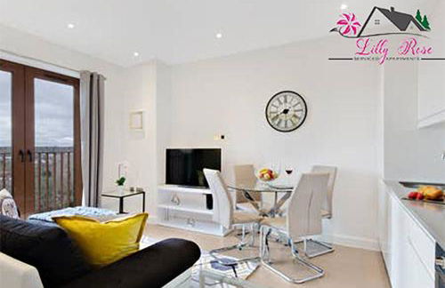 LillyRose Serviced Apartments - St Albans City Centre, Parking - Photo 23