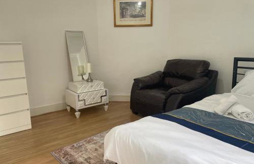 5 Bed 5mins from Wembley Stadium - Photo 17