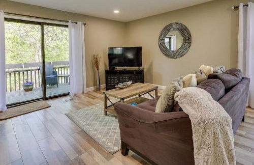 Bella Vista Townhome with Deck Near Back 40 Trails! - Foto 5