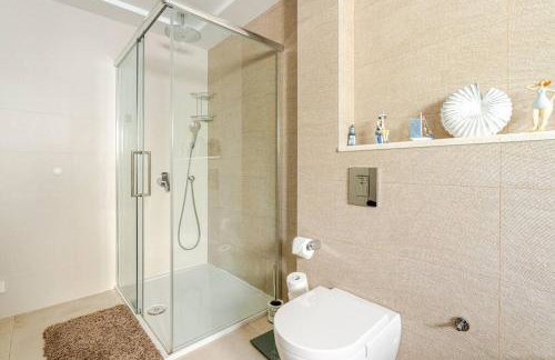 Blue Views Villa with Heated Pool and Jacuzzi - Photo 25