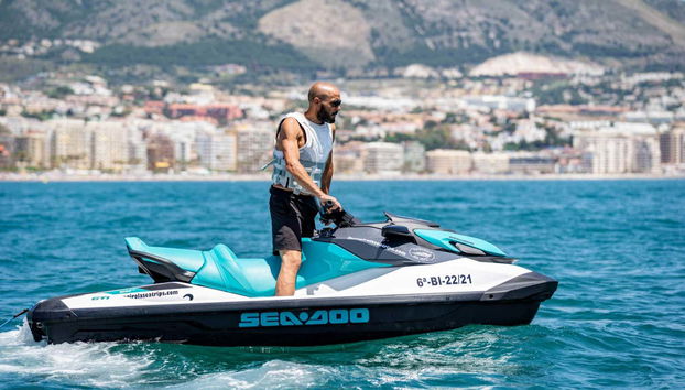 Faites du jet ski sur la côte de Fuengirola