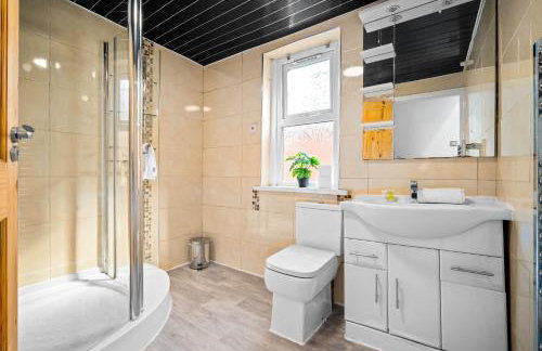 Modern 6-Bedroom Home - Sleeps 12 - Parking - Garden 568P - Foto 14