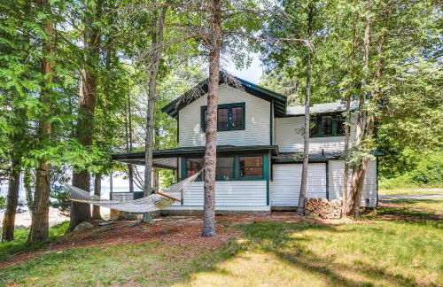 Torch Lake Getaway with Private Beach and Boat Dock! - Foto 31