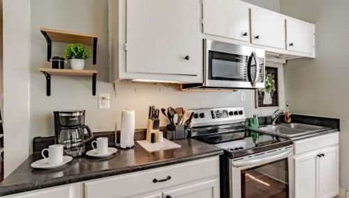 Mins from Downtown & Dining, Dauphin Darling 2 - Photo 4