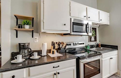 Mins from Downtown & Dining, Dauphin Darling 2 - Photo 4