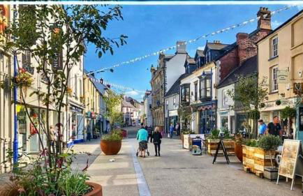 Cosy 4 Bedroom Town House with Mountain views, Private garden and ease of access into Abergavenny - Foto 40