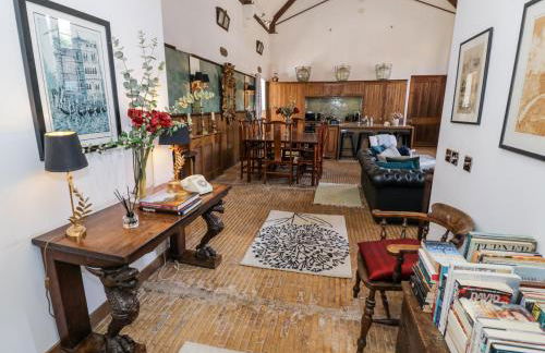 Chetwynd Lodge - Photo 5