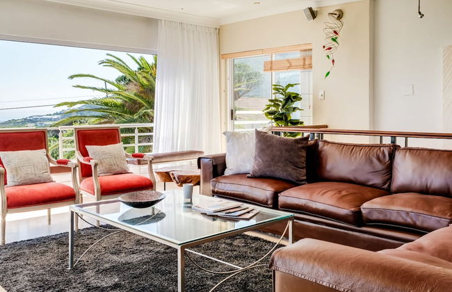 Camps Bay 4BR w Pool and Sea Views Atlantic Gem - Photo 4