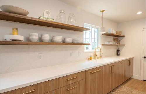 Seaside Home Modern Retreat with Breathtaking Views and Beachside Charm - Foto 22