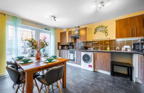 Cosy 4-Bed House l Garden l Free Parking l WiFi l Specious l Hosted by The Cosy Corner Nationwide - Foto 16