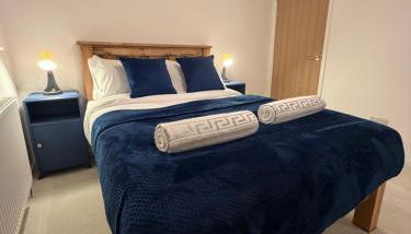 Luxury House, Great Location in Redditch - Contractors - Families - Groups - Relocators - Sleeps 9 - Foto 4, towels, wardrobe