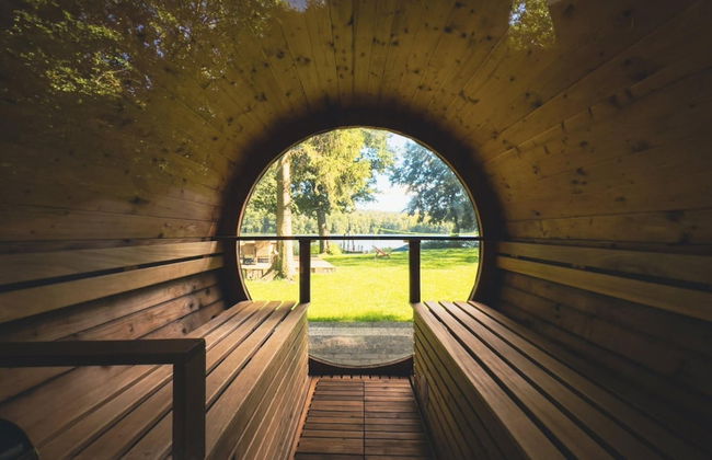 Holiday Home Right on the Lake, Sauna, Jacuzzi - Foto 34