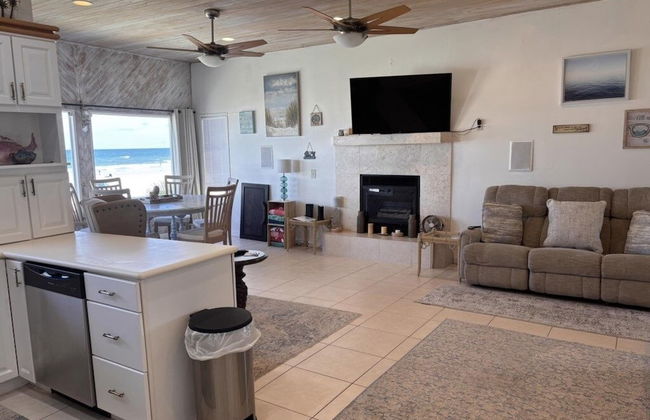 Ocean Front Beach Walking Distance To Flagler 4 Bedroom Home by RedAwning - Foto 13