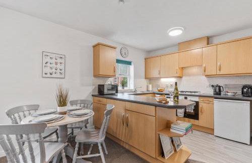 Modern 2-BR Home WiFi plus Parking - Photo 7