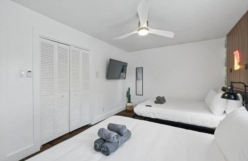 5BR w Pool, Golf Simulator, Game Room & EV Charger - Foto 36