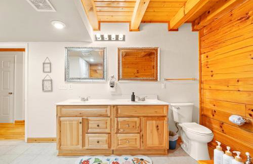 Cabin 3 Miles off I-40-hot tub-firepit-secluded better than a Hotel - Photo 15