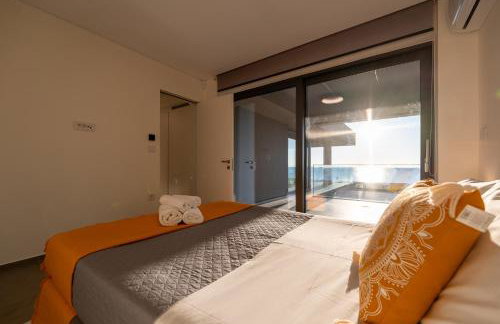 Sun and Sea Apartment - Beachfront, 2 Bedrooms with Sea View & Garden - Photo 28