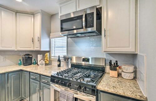 about 1 Mi to Pier and Beaches! Family Home in Galveston - Foto 10