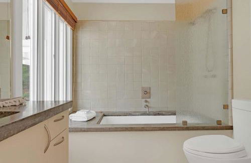 Stylish 3BR Retreat Close to Coast & Wineries - Foto 23