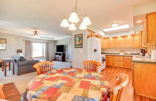 Serene Yellowstone Country Retreat with Deck and Views - Foto 7